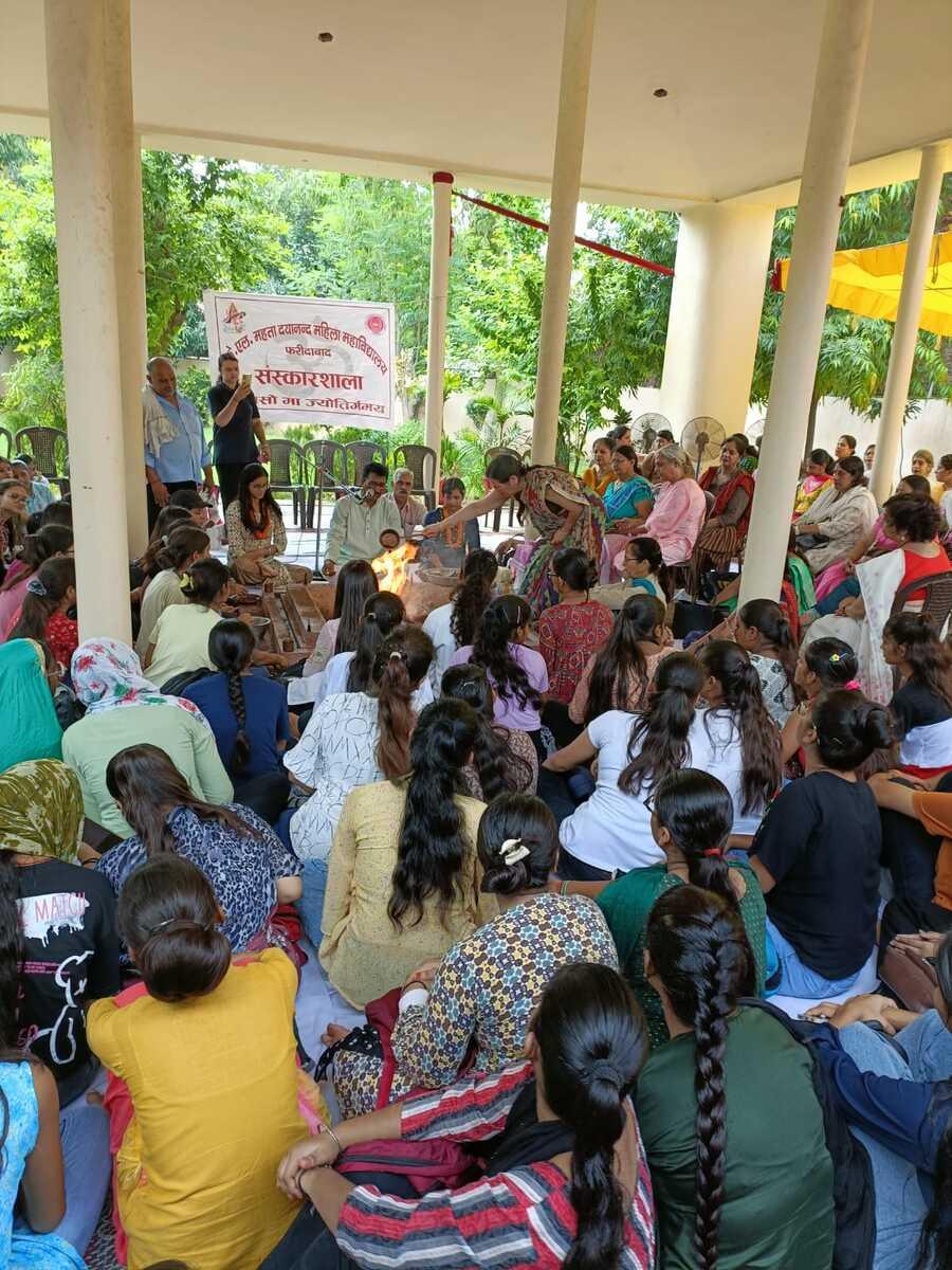 KL Mehta Dayanand College for Women Faridabad Inauguration Havan photo 5